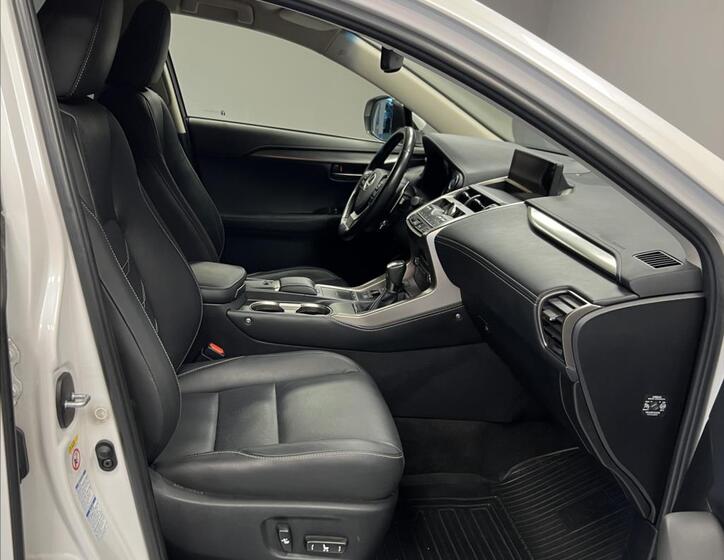 Lexus NX 300h 7