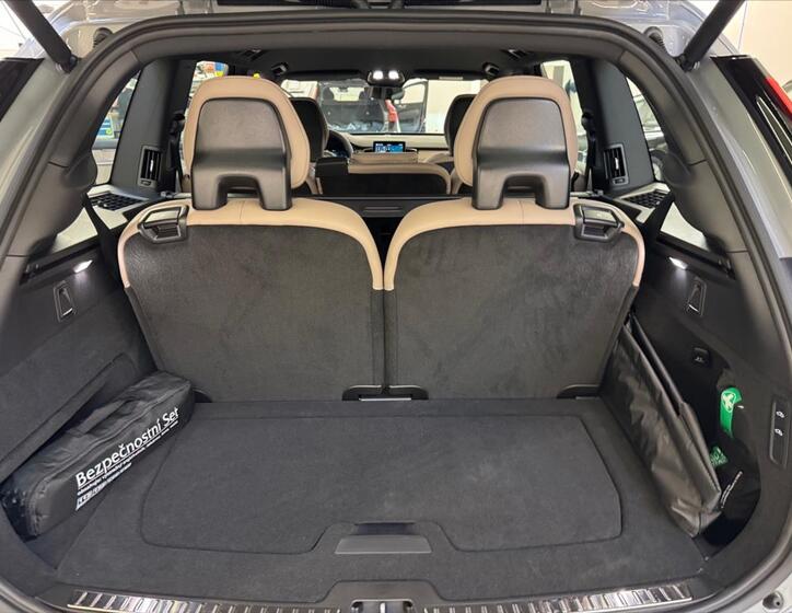 Volvo XC90 12