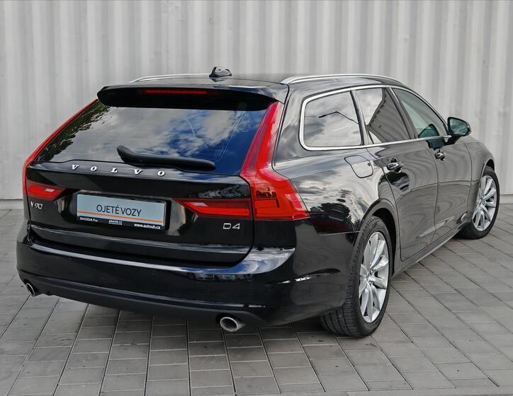 Volvo V90 11