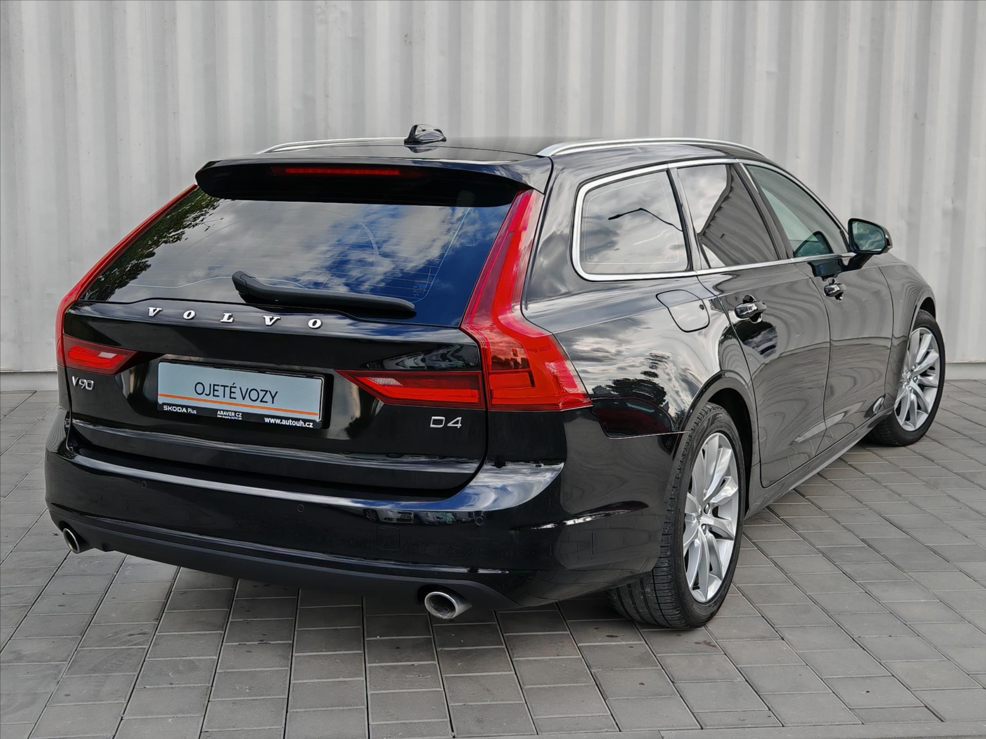 Volvo V90