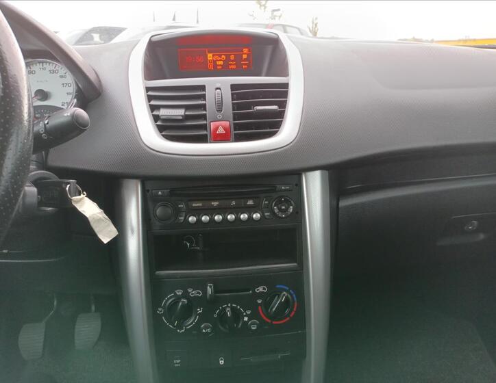 Peugeot 207 13