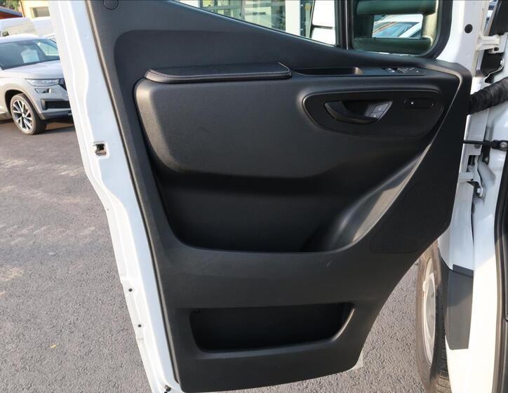 Mercedes-Benz Sprinter 17