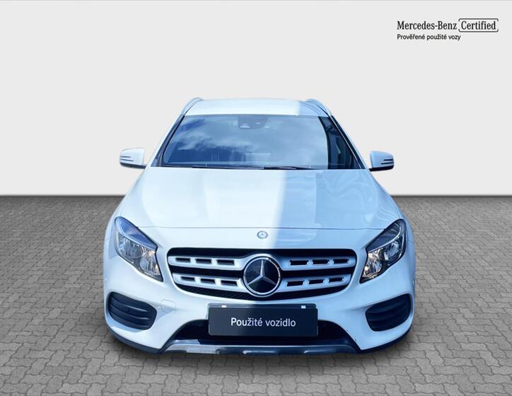 Mercedes-Benz GLA 8