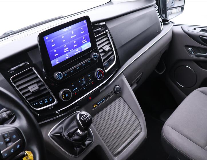 Ford Tourneo Custom 22