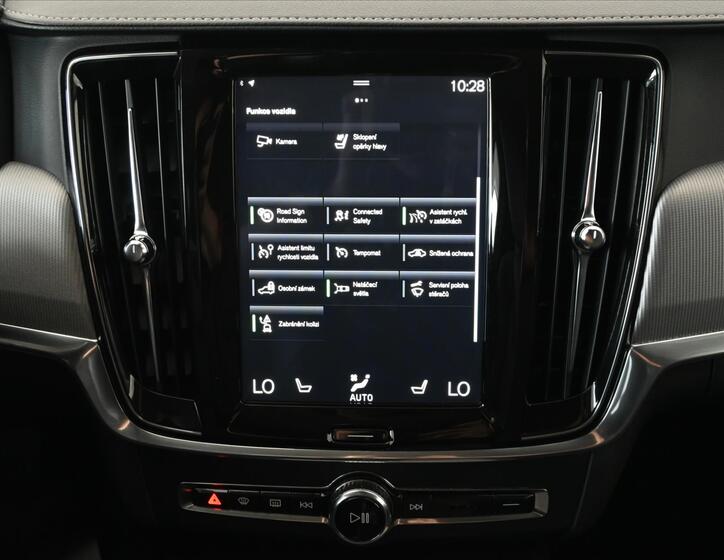 Volvo V90 22