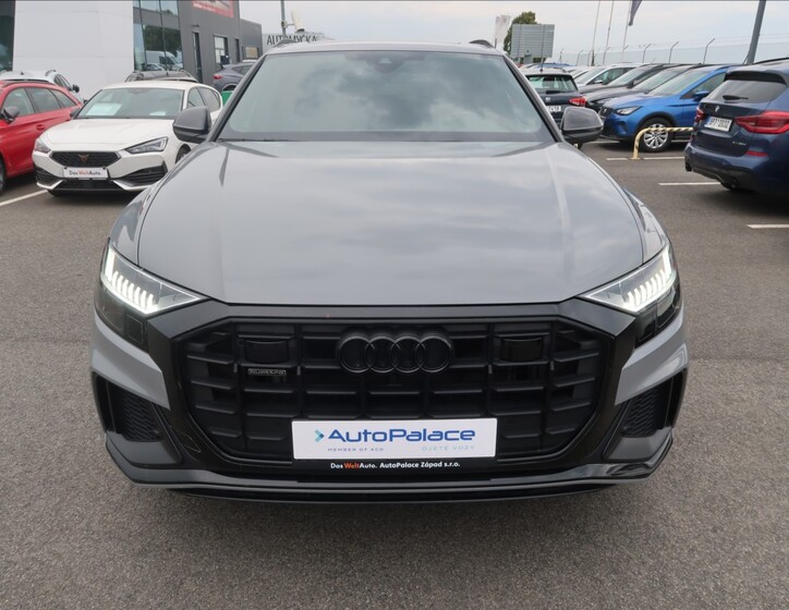 Audi Q8 4