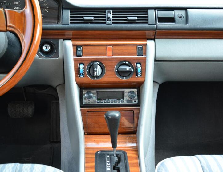 Mercedes-Benz 124 23
