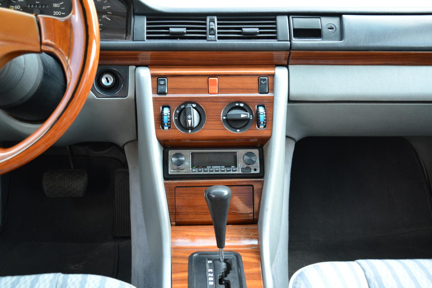 Mercedes-Benz 124