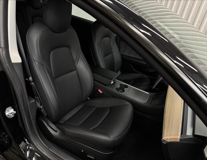 Tesla Model 3 33