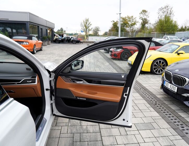 BMW Řada 7 21