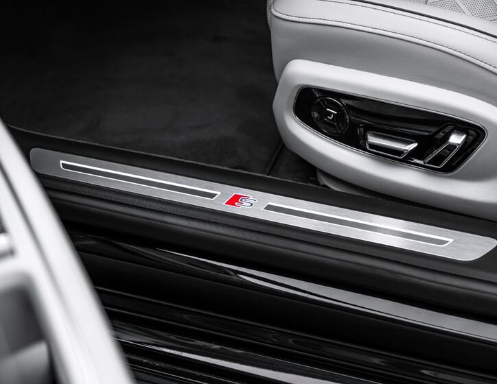 Audi A8 23