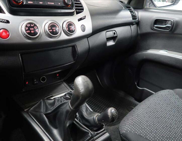 Mitsubishi L200 23