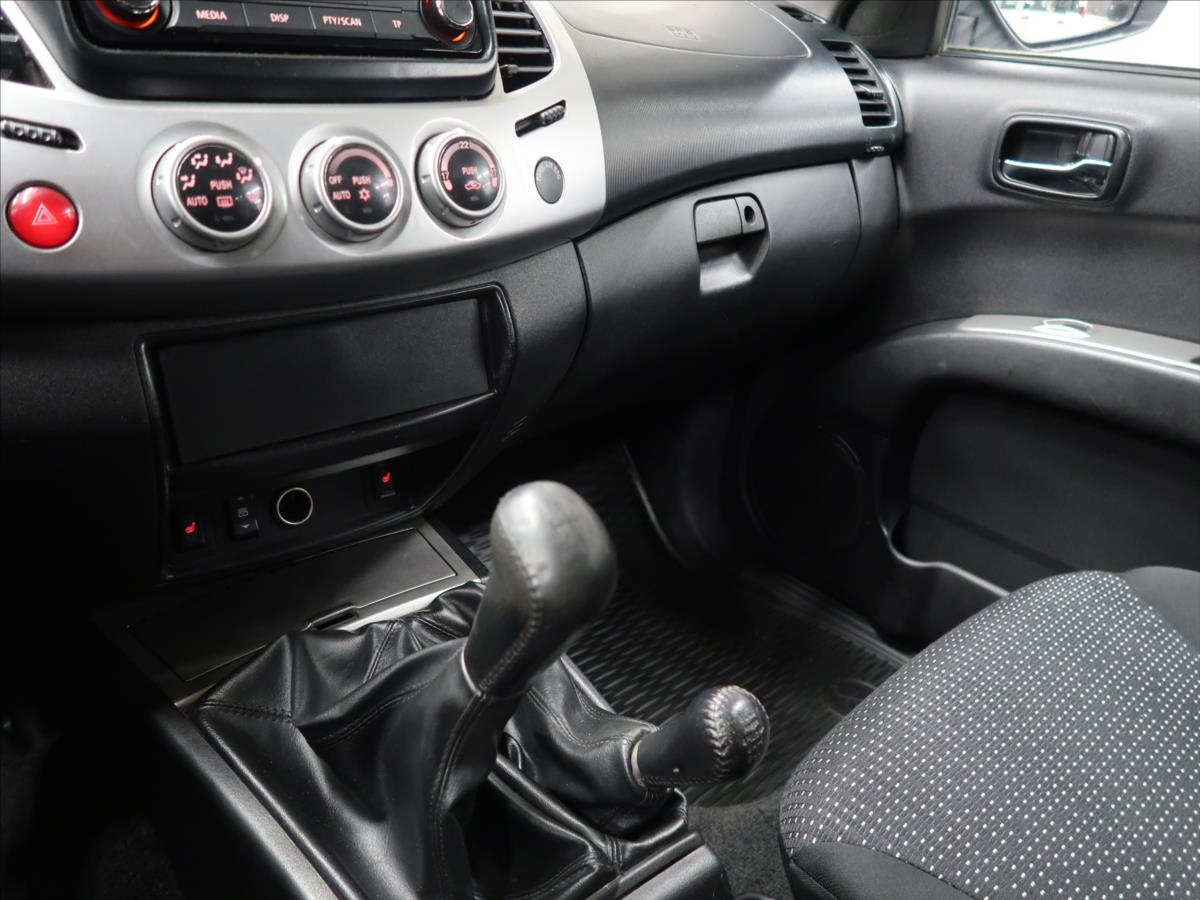 Mitsubishi L200