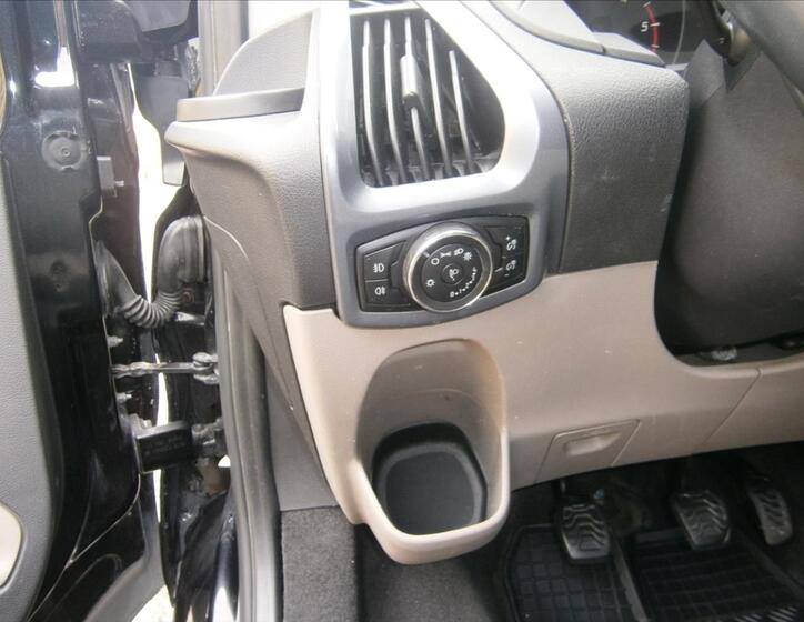 Ford Tourneo Custom 19
