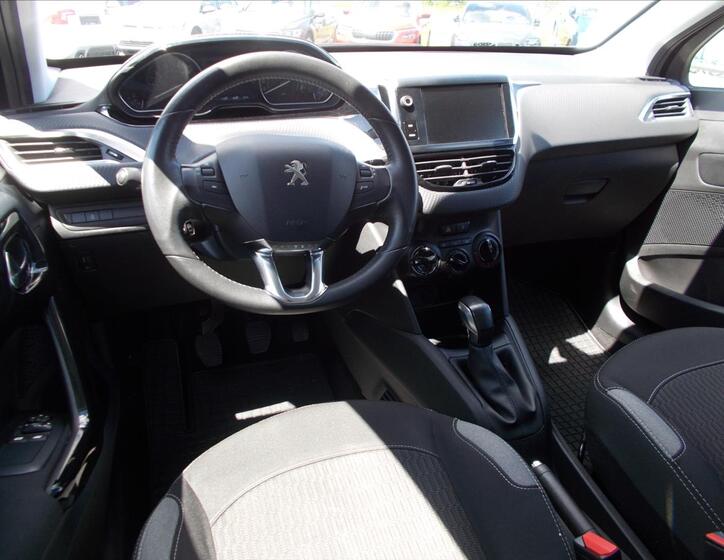 Peugeot 208 16