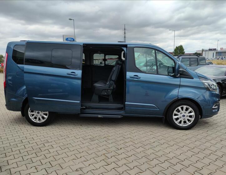 Ford Tourneo Custom 14