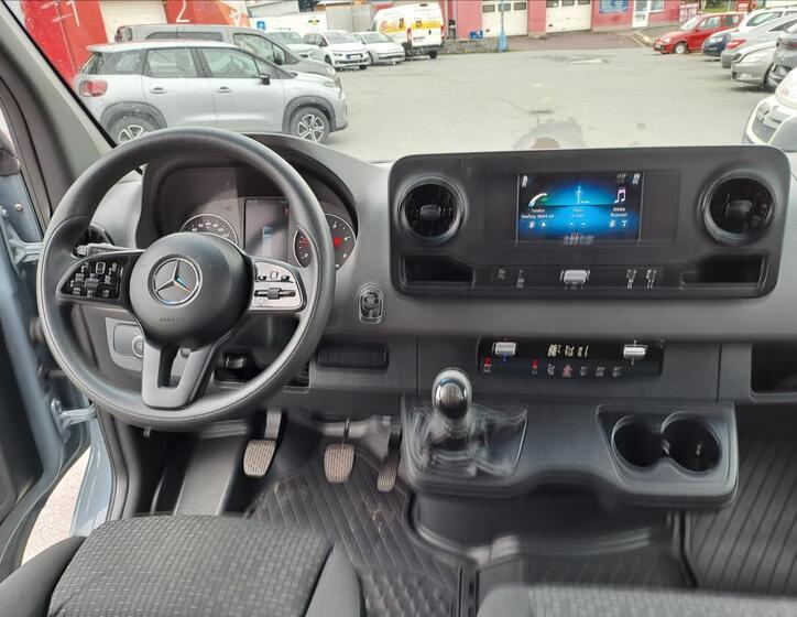 Mercedes-Benz Sprinter 8