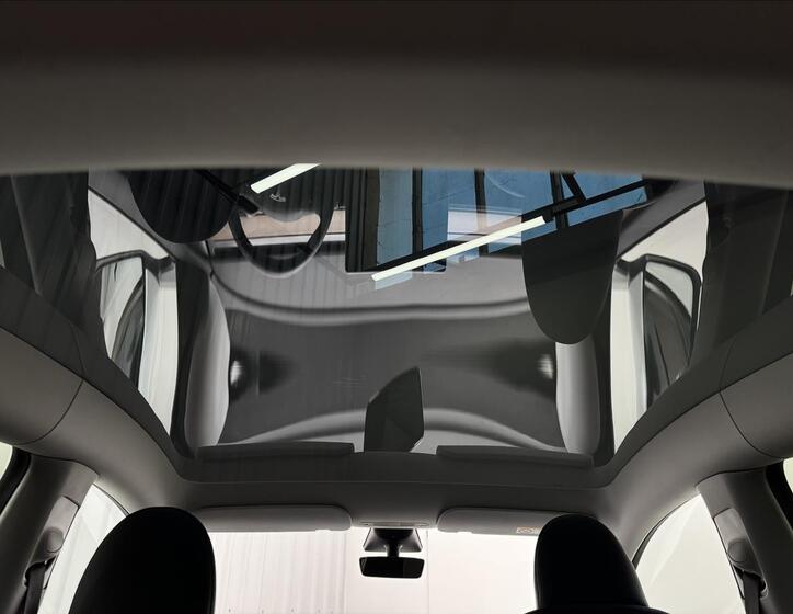 Tesla Model Y 29
