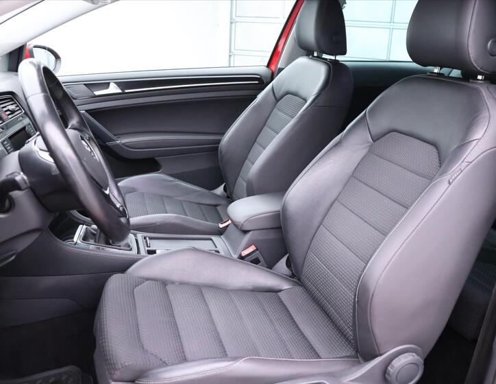 Volkswagen Golf 12