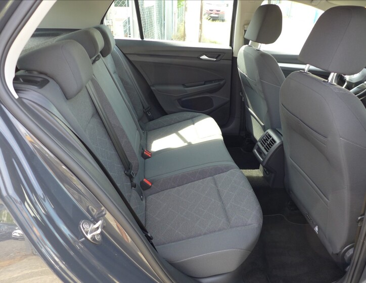 Volkswagen Golf 38