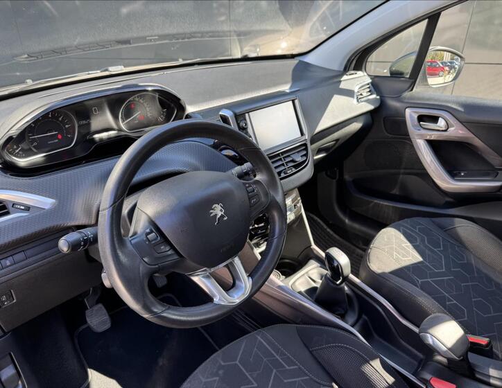 Peugeot 2008 9