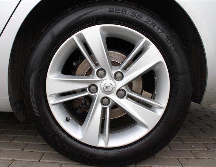 Opel Insignia 9