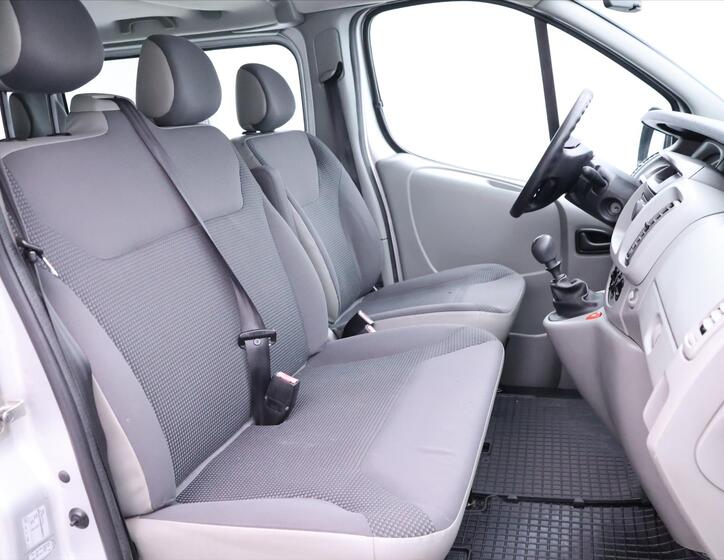 Opel Vivaro 11