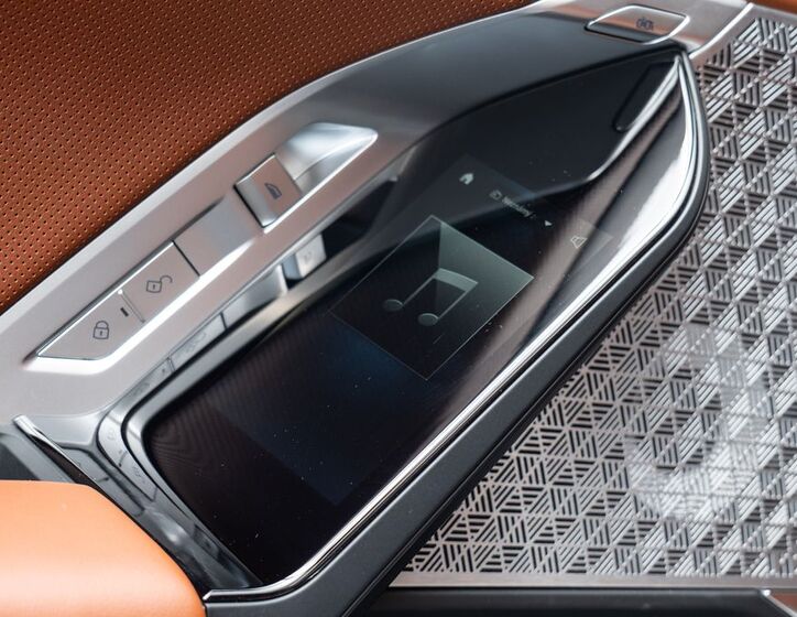 BMW i7 21