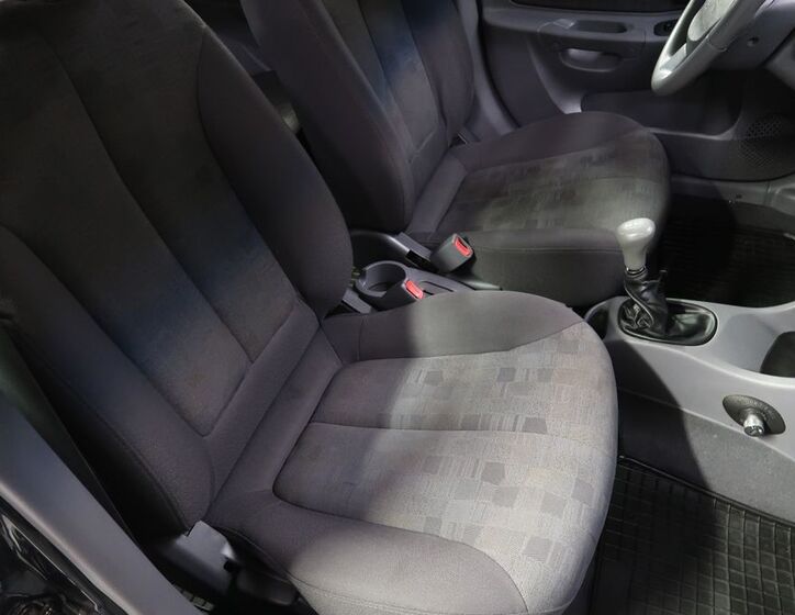 Hyundai Accent 13