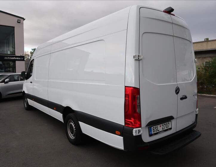 Mercedes-Benz Sprinter 4