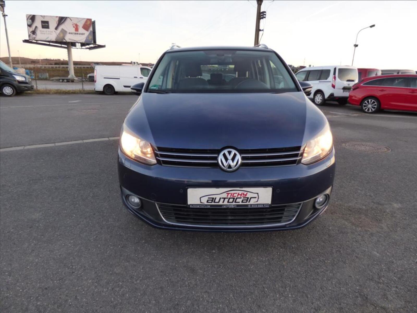 Volkswagen Touran 8