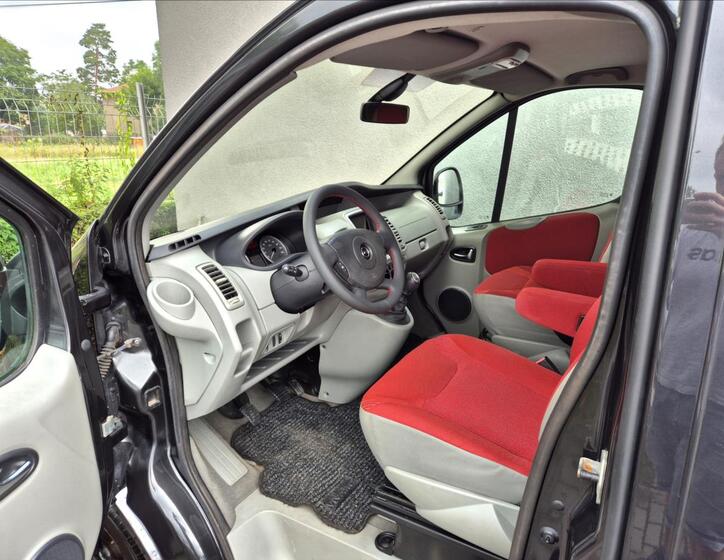 Opel Vivaro 11