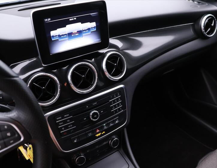 Mercedes-Benz CLA 22