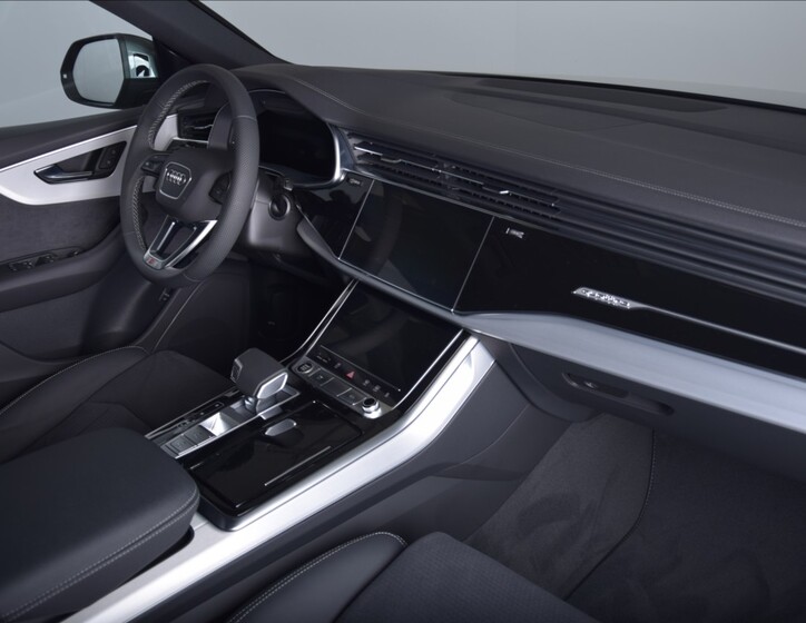 Audi Q8 12