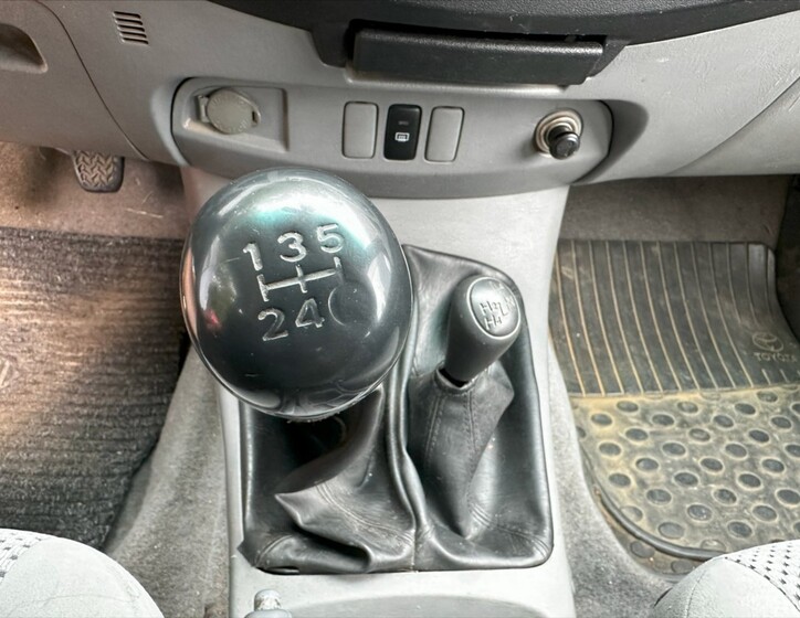 Toyota Hilux 25