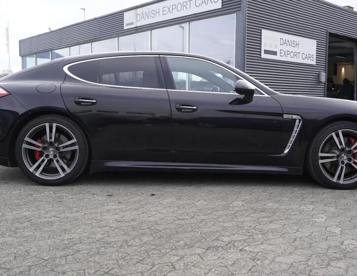 Porsche Panamera 12