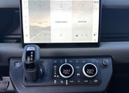 Land Rover Defender 17