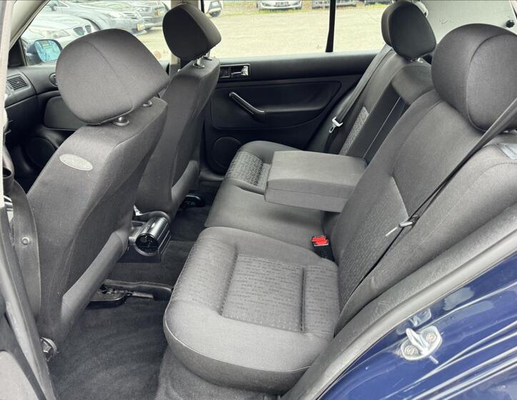 Volkswagen Golf 16