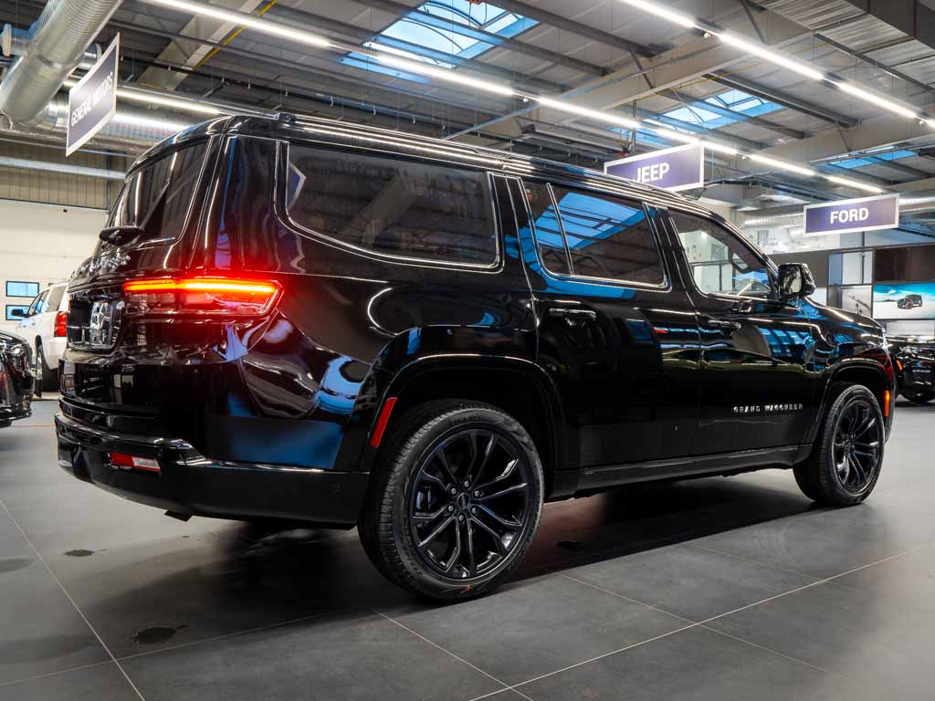 Jeep Grand Wagoneer
