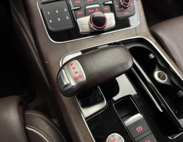 Audi A8 31