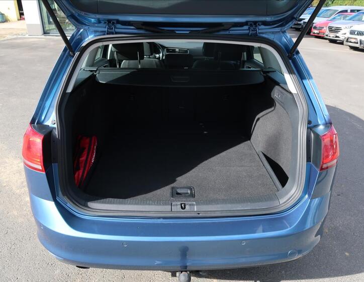 Volkswagen Golf 24