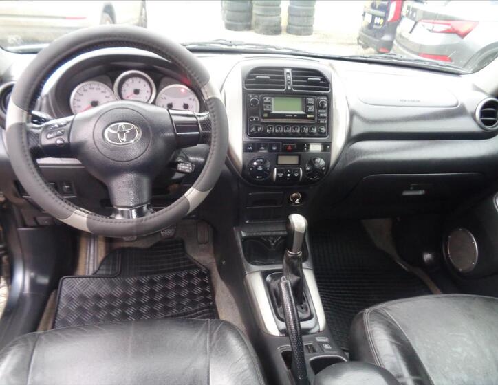 Toyota RAV4 10