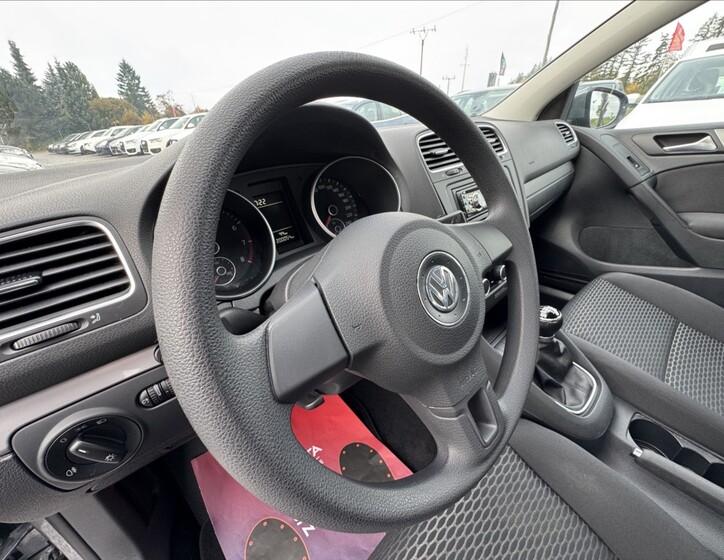 Volkswagen Golf 16