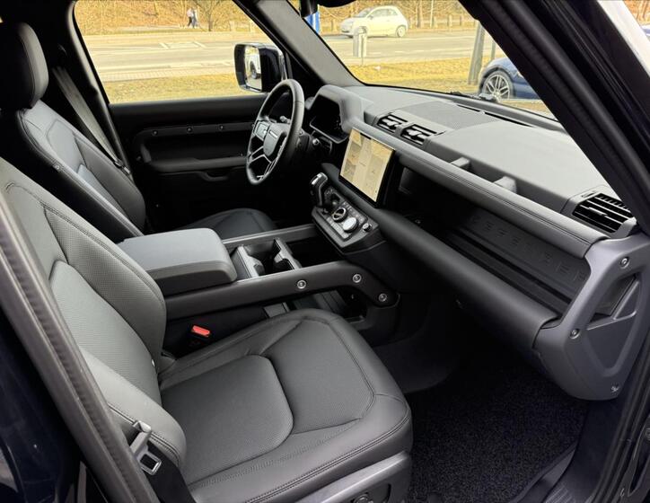 Land Rover Defender 15