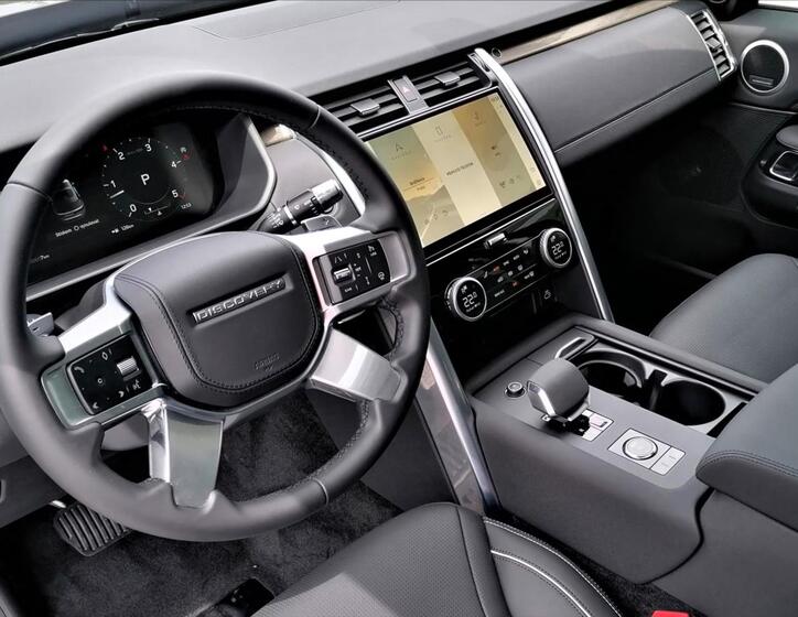Land Rover Discovery 9