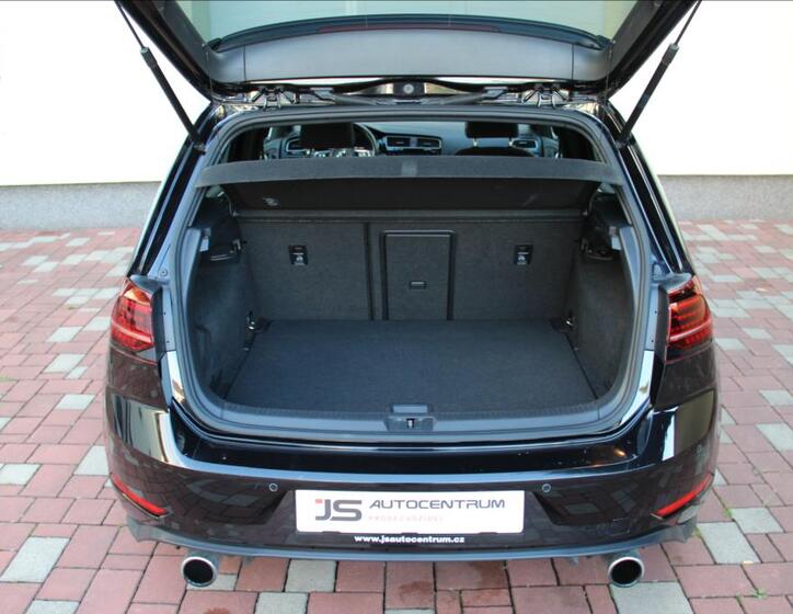 Volkswagen Golf 42