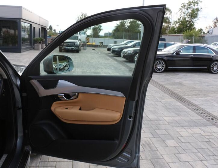 Volvo XC90 24