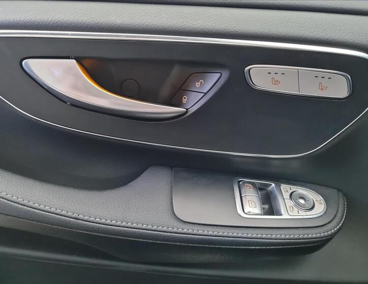 Mercedes-Benz Třídy V 12