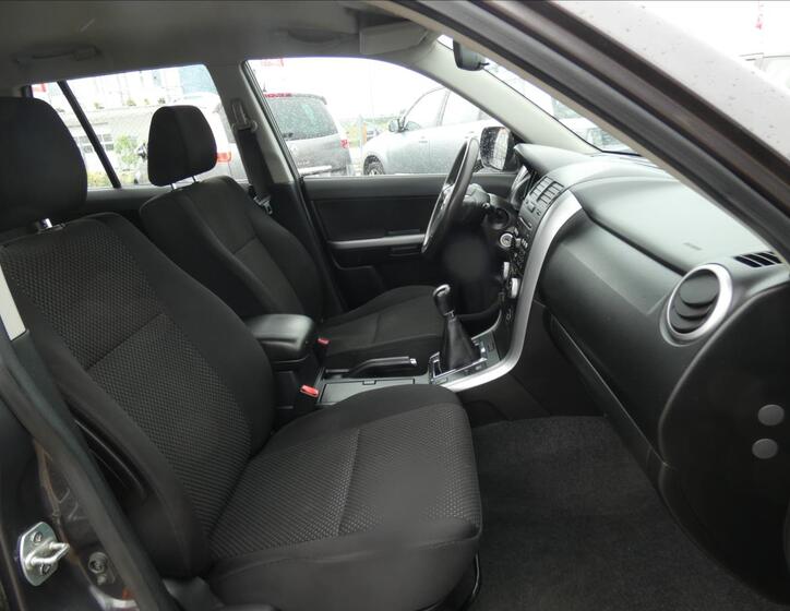 Suzuki Grand Vitara 10
