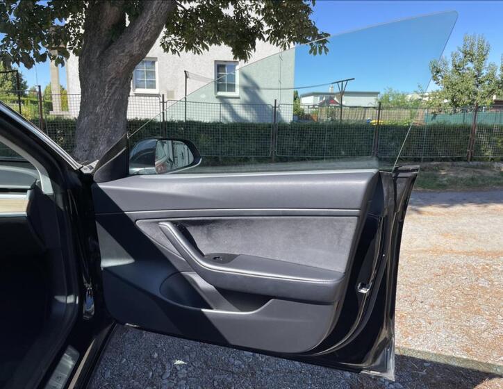 Tesla Model 3 27